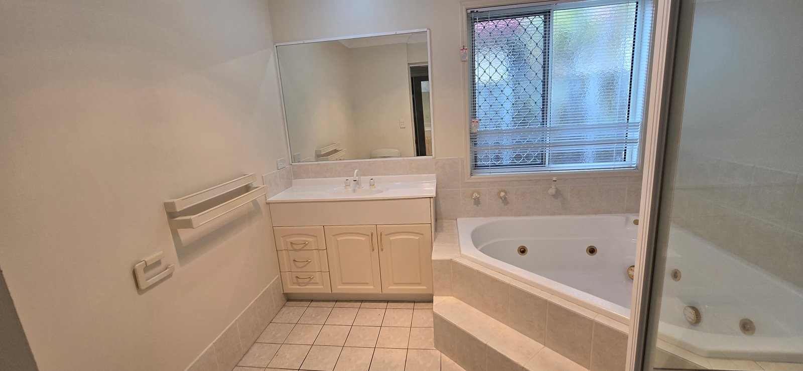 Bathroom Tile Scrubbing Brisbane